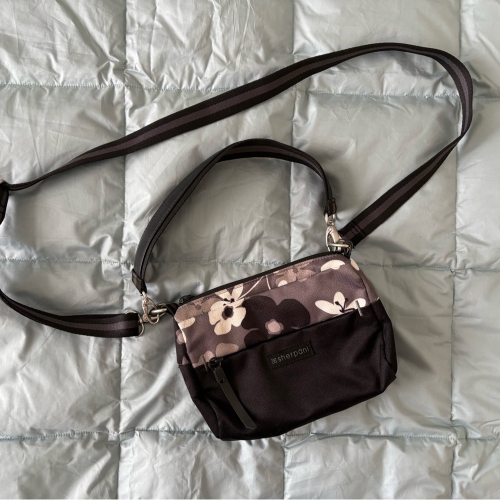 Sherpani Skye crossbody bag - Picture 2 of 10